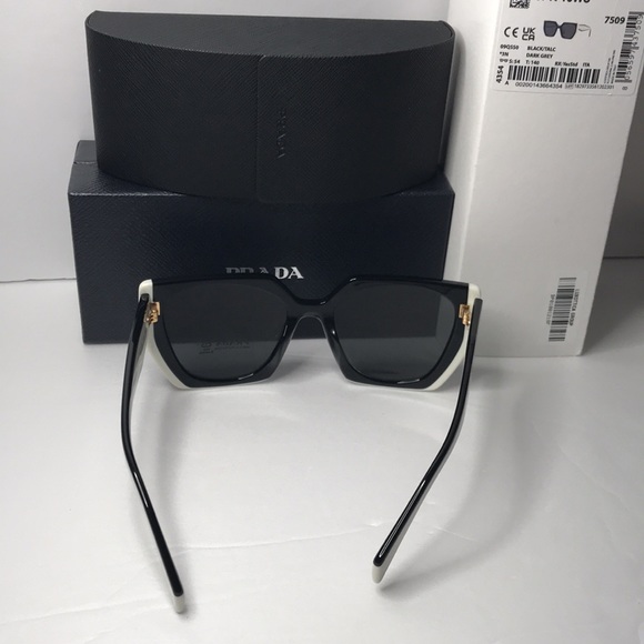 💯 - New - These PR 15WS sunglasses from Prada are a perfect example of timel… - Picture 9 of 14